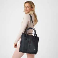 B Vertigo Grooming Tote Bag - Dark Navy 9 B Vertigo Grooming Tote Bag - Dark Navy -Equestrian Supplies Shop 602687 800 800